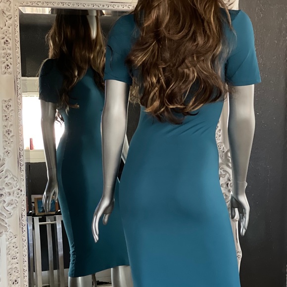 Pre-loved fitted midi dress w/ short sleeves - Picture 2 of 9